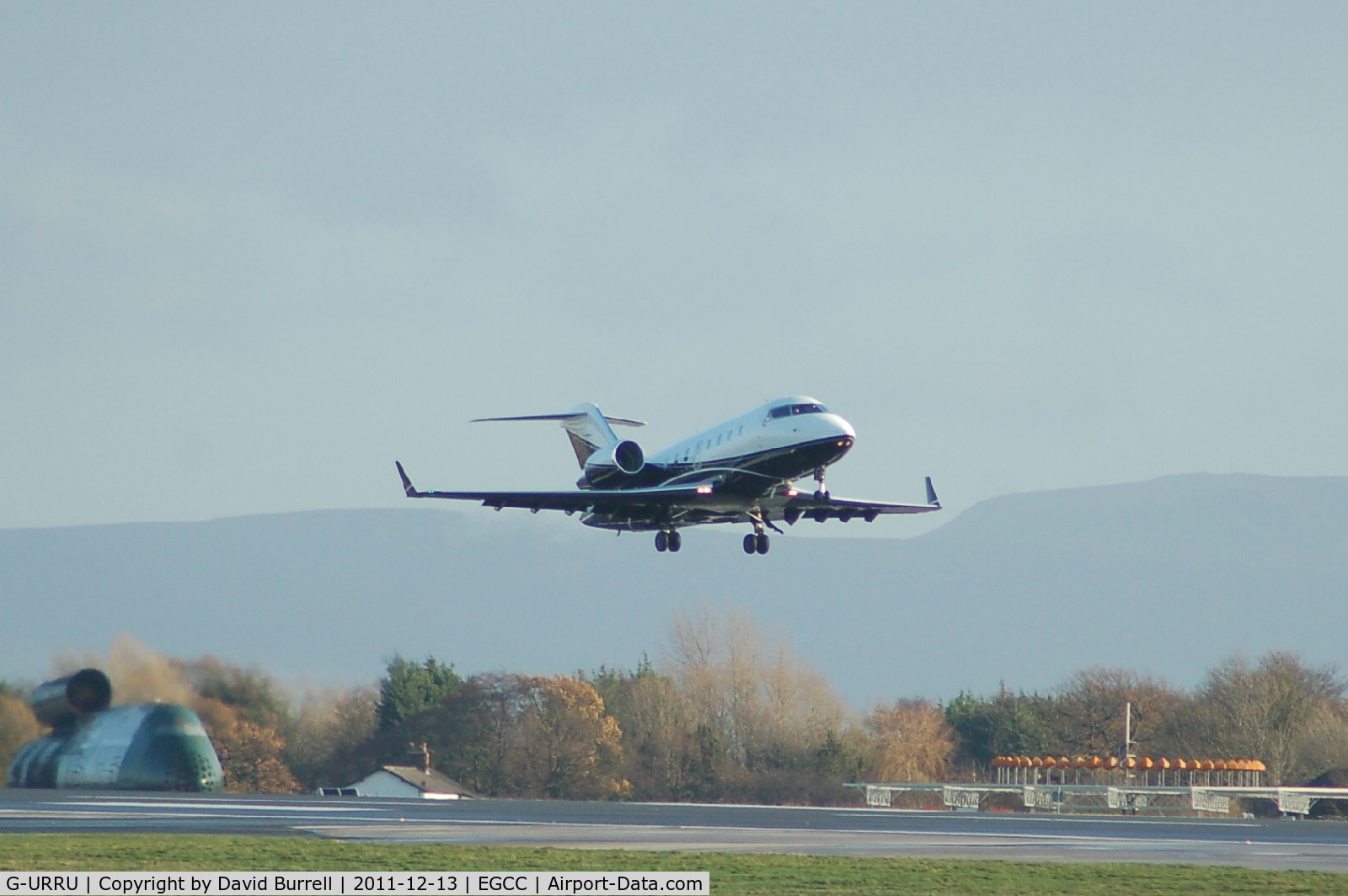 G-URRU, 2009 Bombardier Challenger 605 (CL-600-2B16) C/N 5821, Bombardier CL-600-2B16 Taking Off Manchester Airport.
