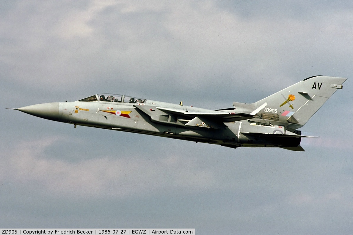 ZD905, 1985 Panavia Tornado F.2 C/N AS001/397/3182, flying display at the RAF Alconbury 1986 Air Tattoo