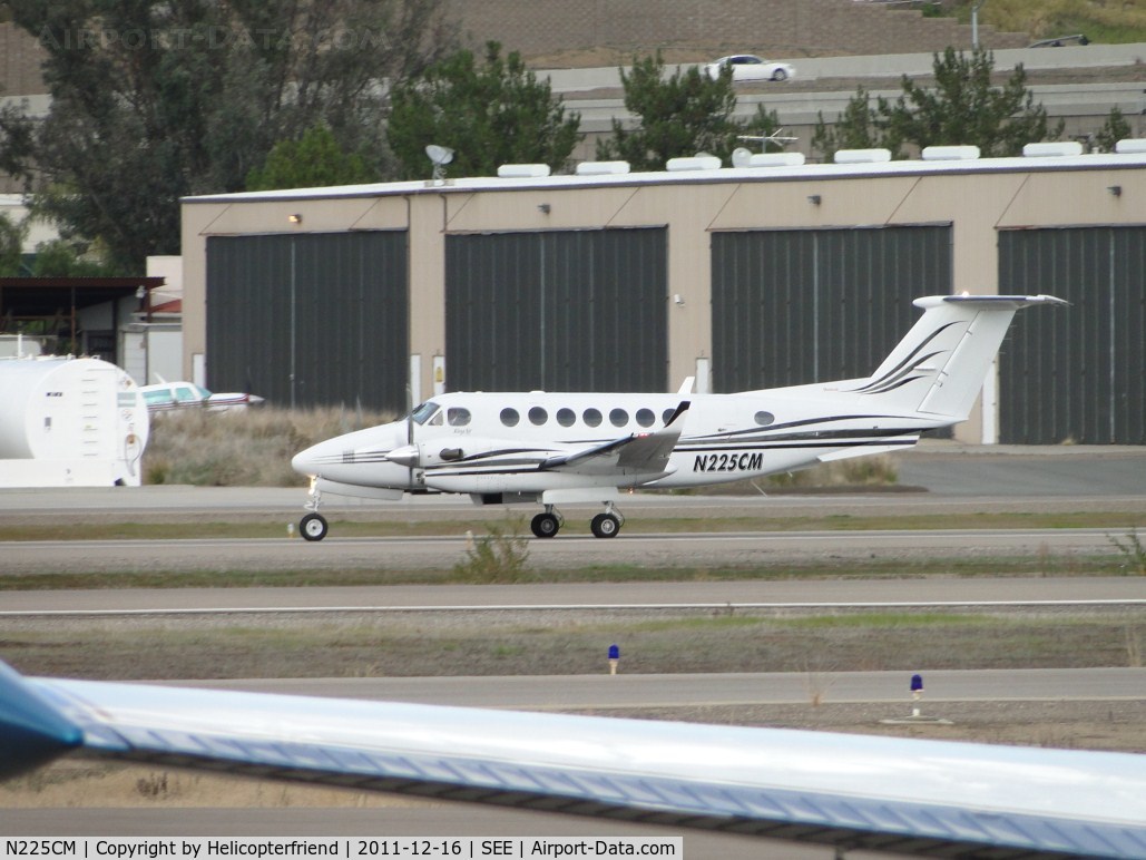 N225CM, Raytheon King Air 350 (B300) C/N FL-378, Taxiing back after landing
