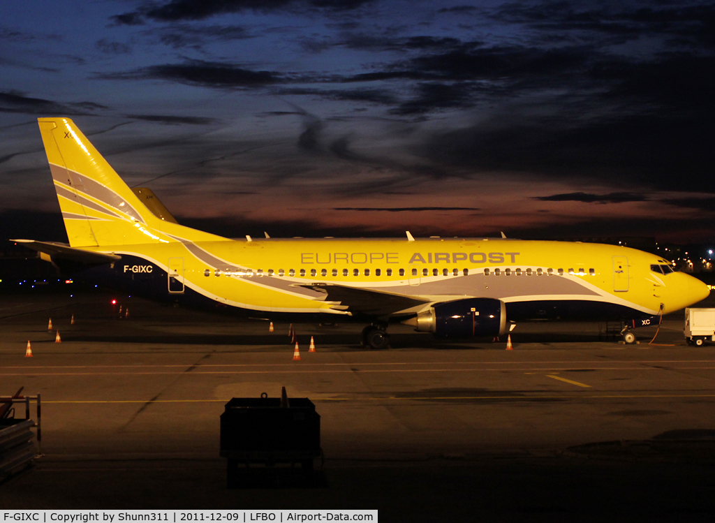 F-GIXC, 1991 Boeing 737-38BQC C/N 25124, Parked for the night...