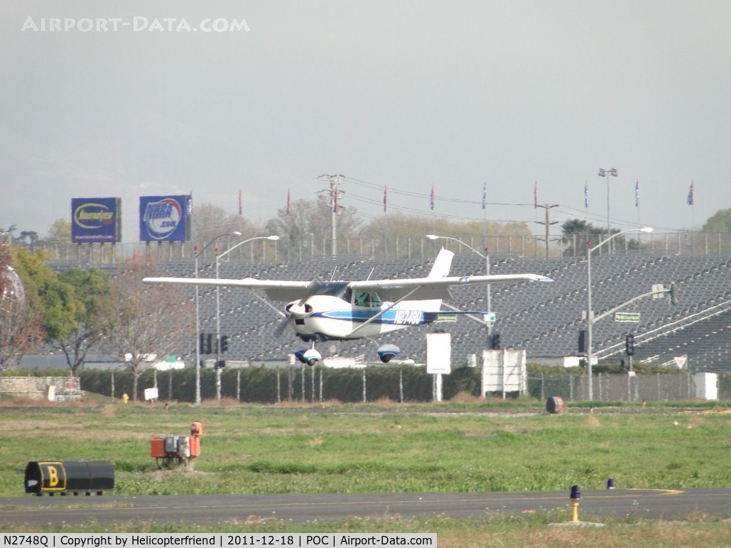 N2748Q, 1967 Cessna 182K Skylane C/N 18257948, On final for runway 26L