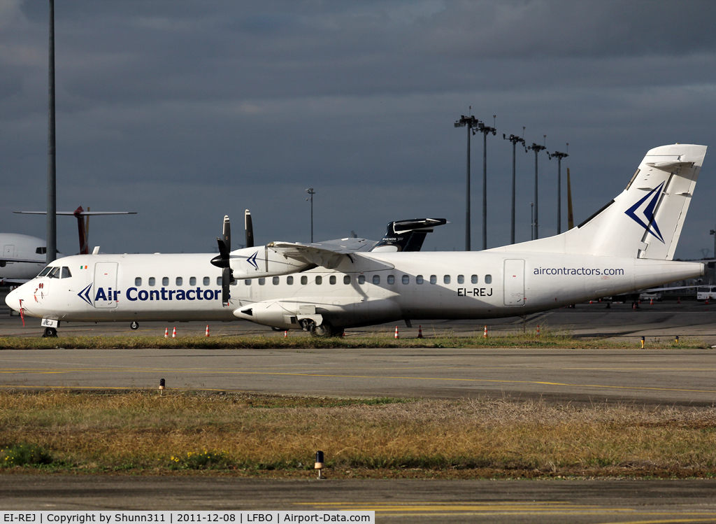 EI-REJ, 1989 ATR 72-201 C/N 126, Parked at the General Aviation area...