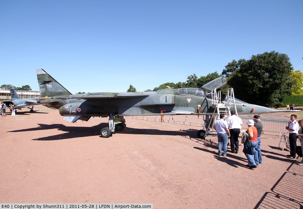 E40, Sepecat Jaguar E C/N E40, Used as a static display during LFDN Airshow 2011... Aircraft stored normally...