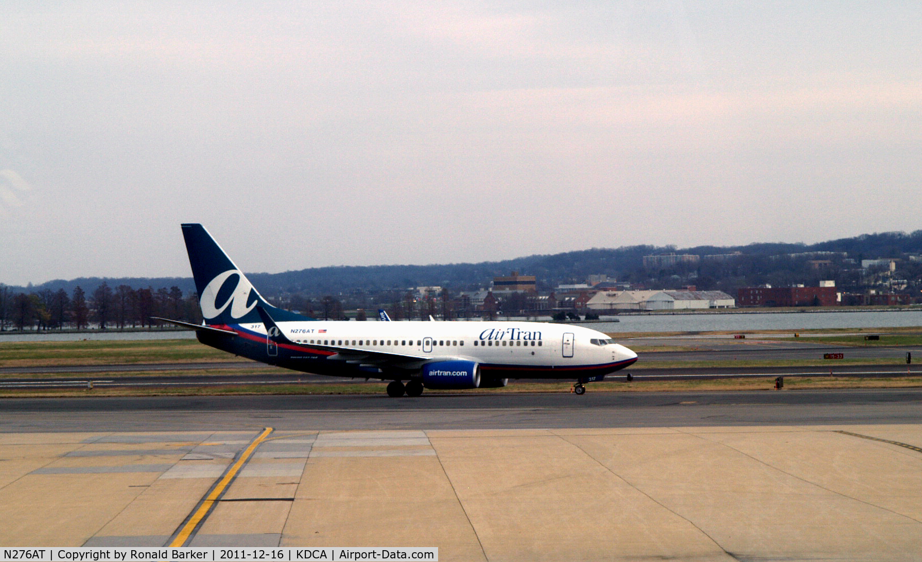 N276AT, 2005 Boeing 737-76N C/N 32664, DCA, VA