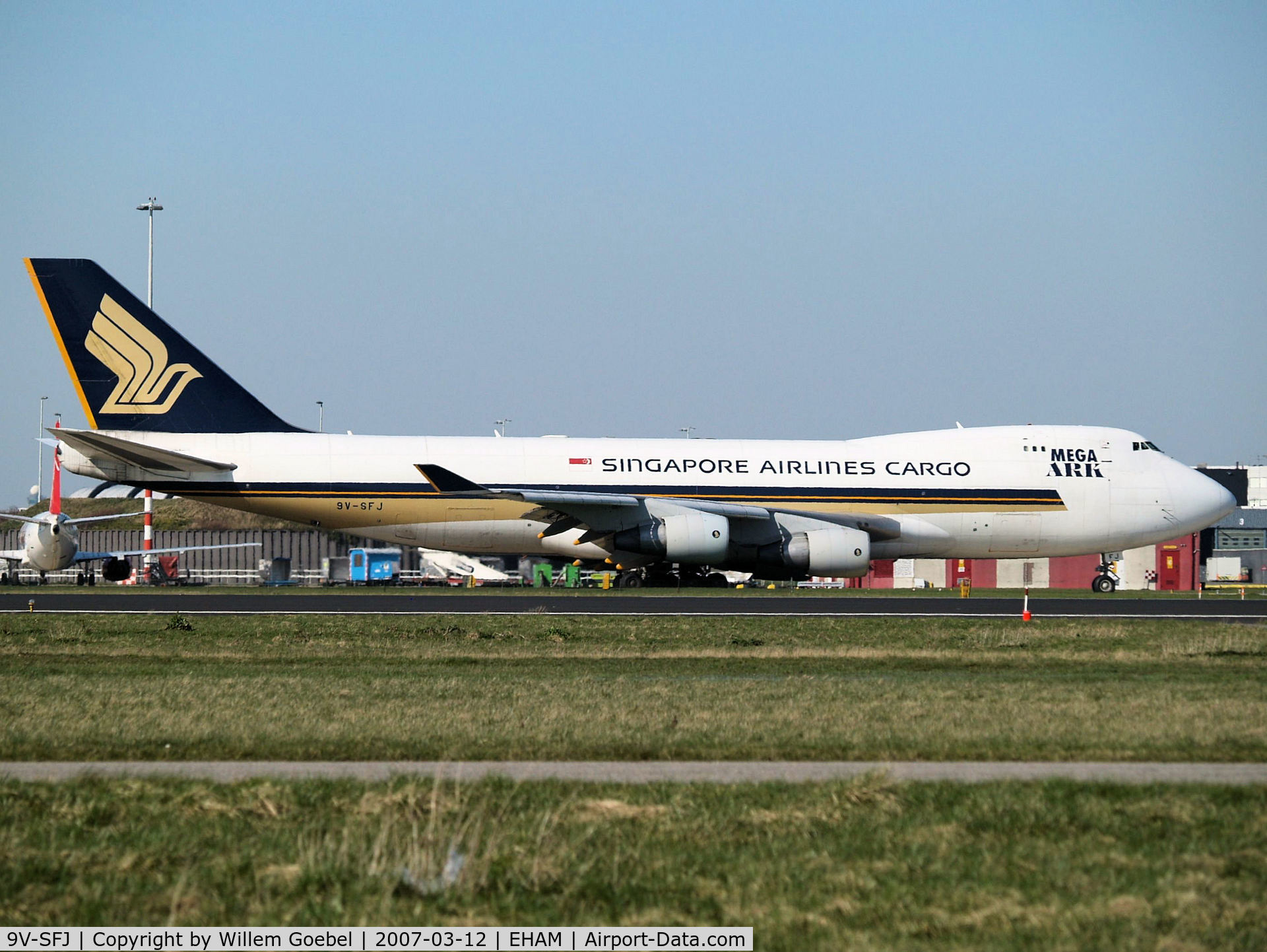 9V-SFJ, 2001 Boeing 747-412F/SCD C/N 26559, Taxi to runway 24 of Amsterdam Airport 