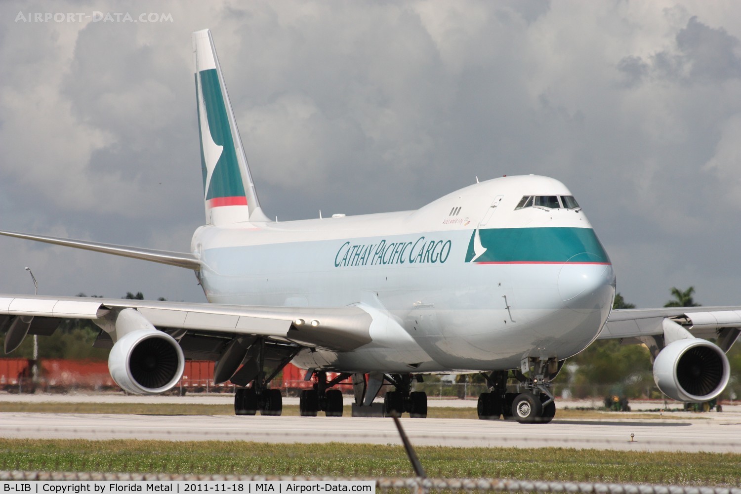 B-LIB, 2008 Boeing 747-467ERF C/N 36867, Cathay Cargo turning onto runway