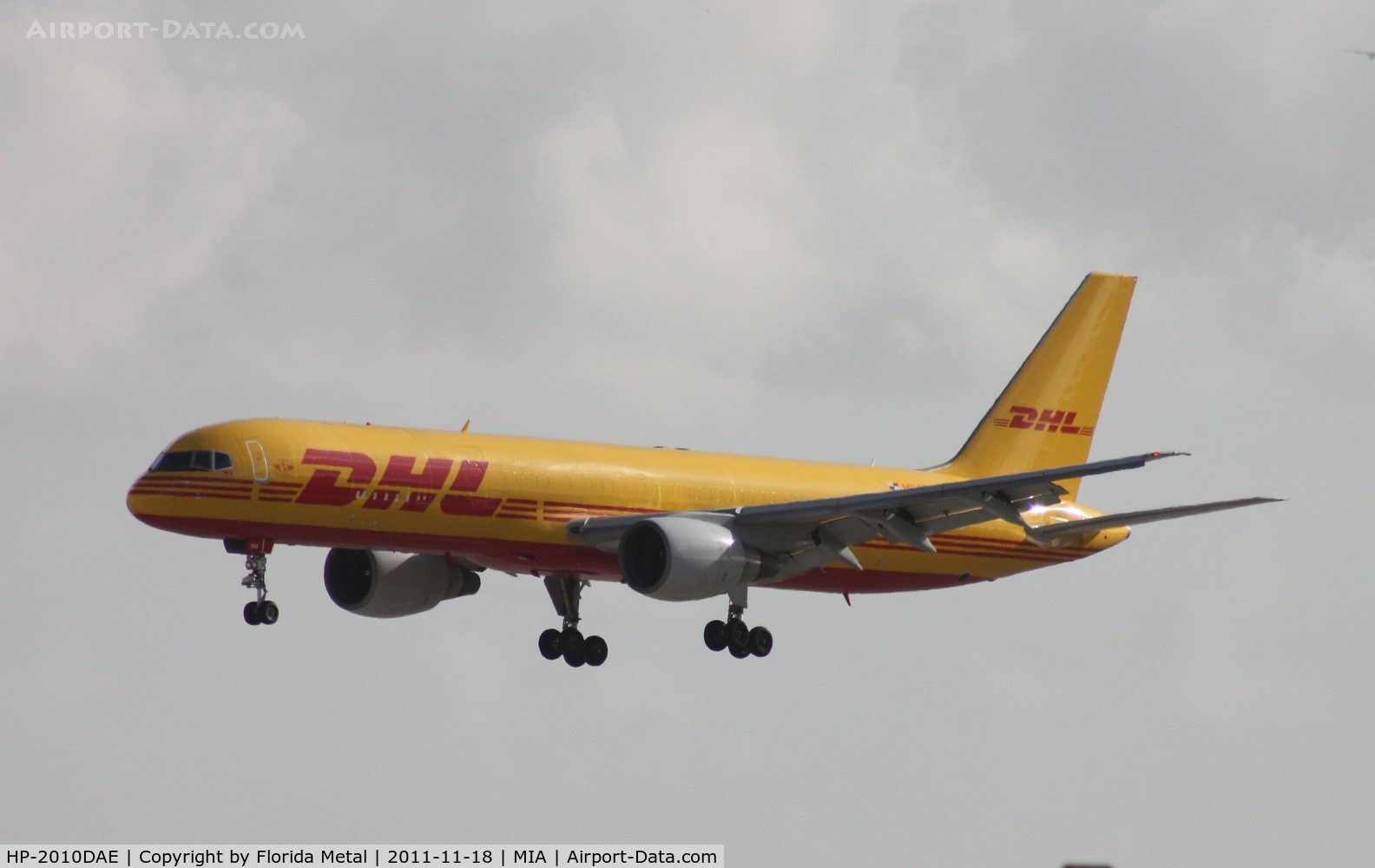 HP-2010DAE, 1999 Boeing 757-27A C/N 29610, DHL Aero Expreso 757 landing on Runway 30, one of many windshifts that morning