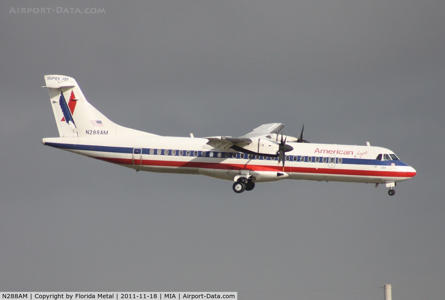 N288AM, 1992 ATR 72-212 C/N 288, Eagle ATR-72 landing on Runway 8L
