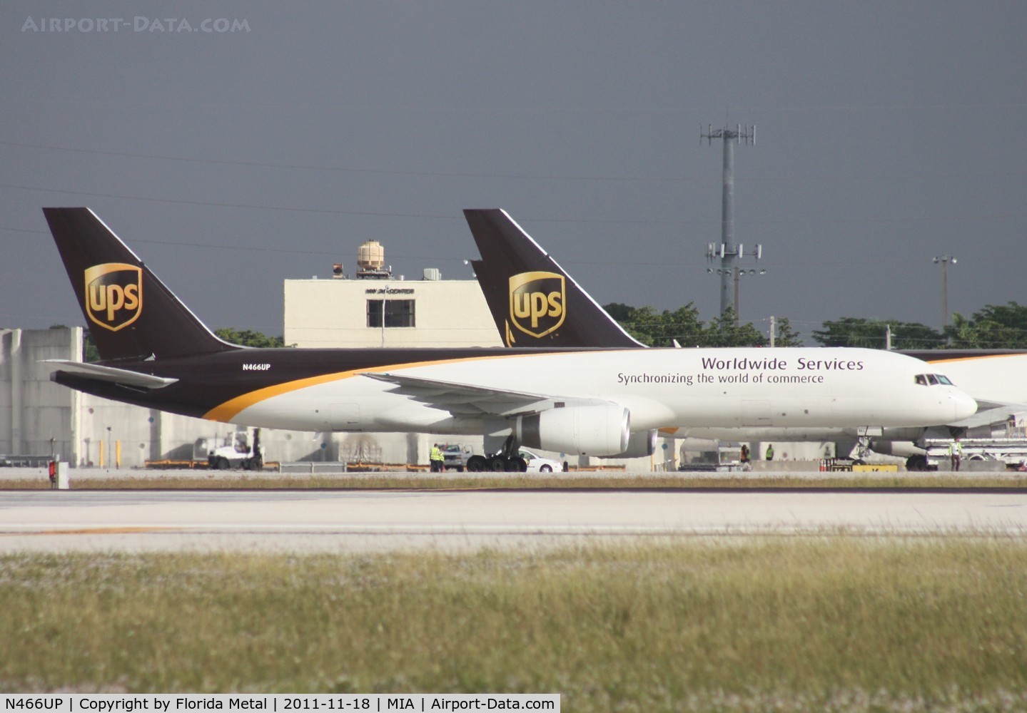 N466UP, 1997 Boeing 757-24APF C/N 25482, UPS 757 across from the photo holes