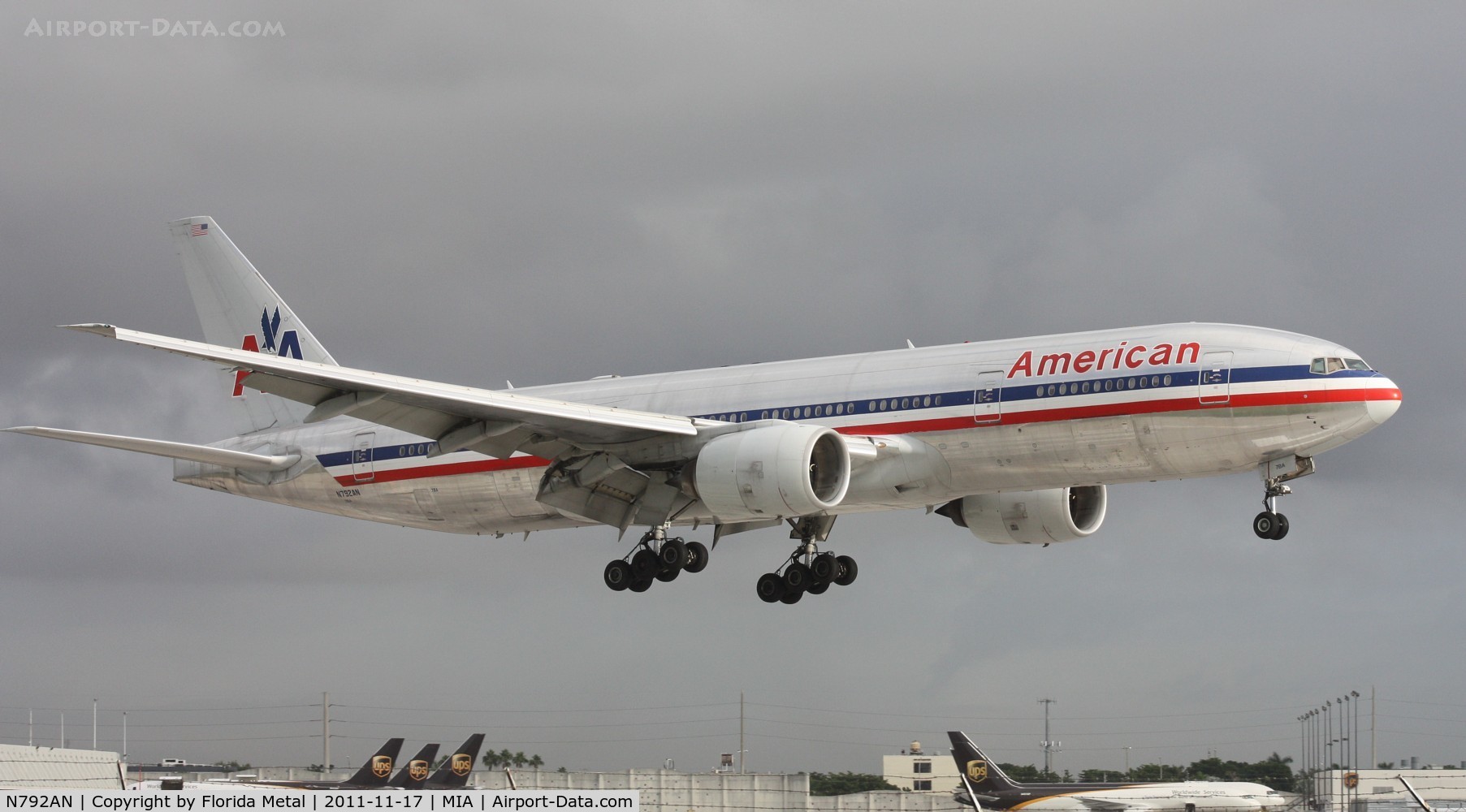 N792AN, 2000 Boeing 777-223 C/N 30253, American Triple 7 about to touch down Runway 12