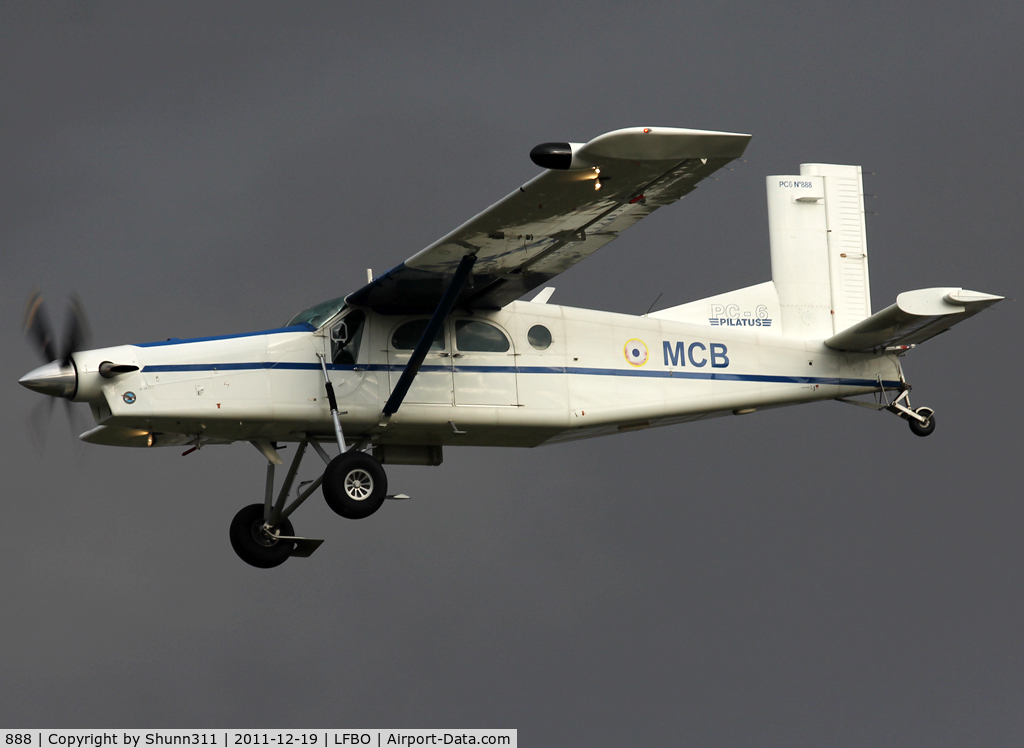 888, Pilatus PC-6/B2-H4 Turbo Porter C/N 888, Landing rwy 32L