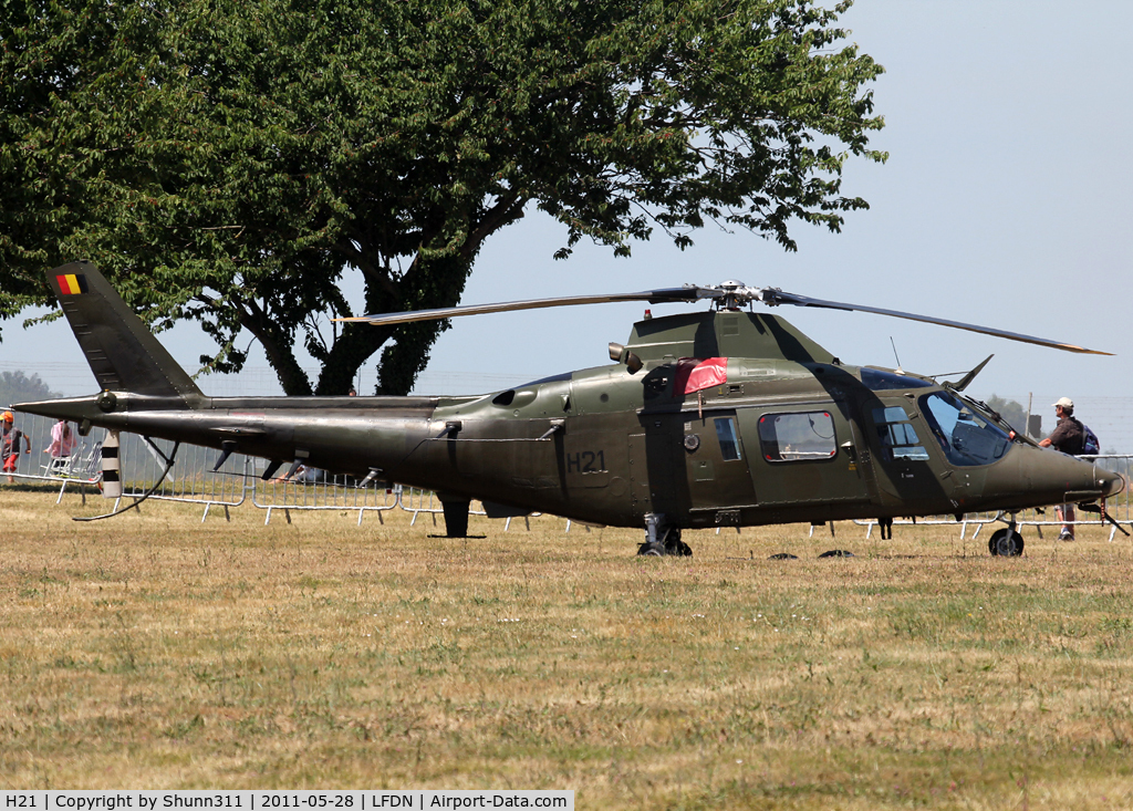 H21, Agusta A-109BA C/N 0321, Used as a demo aircraft during Rochefort Open Day 2011...
