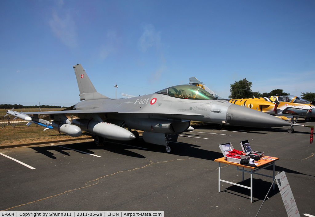 E-604, 1982 SABCA F-16AM Fighting Falcon C/N 6F-39, Used as a static aircraft during Rochefort Open Day 2011...