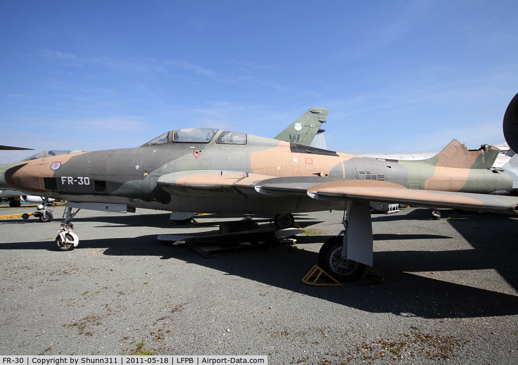 FR-30, Republic RF-84F Thunderflash C/N Not found (51-17015), Stored at Dugny...