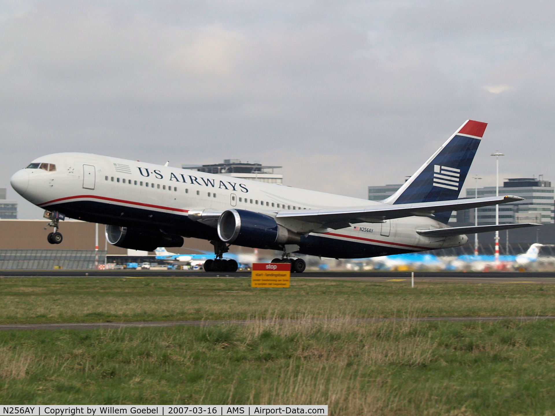 N256AY, 1993 Boeing 767-2B7 C/N 26847, Take off from Amsterdam Airport of runway 24