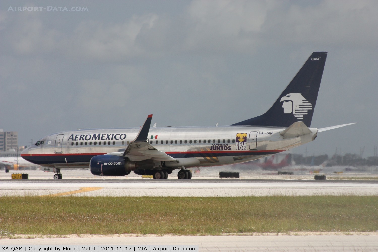 XA-QAM, 2005 Boeing 737-752 C/N 34294, Aeromexico 737 with Teleton logo on back just landed on Runway 30 near the photo holes