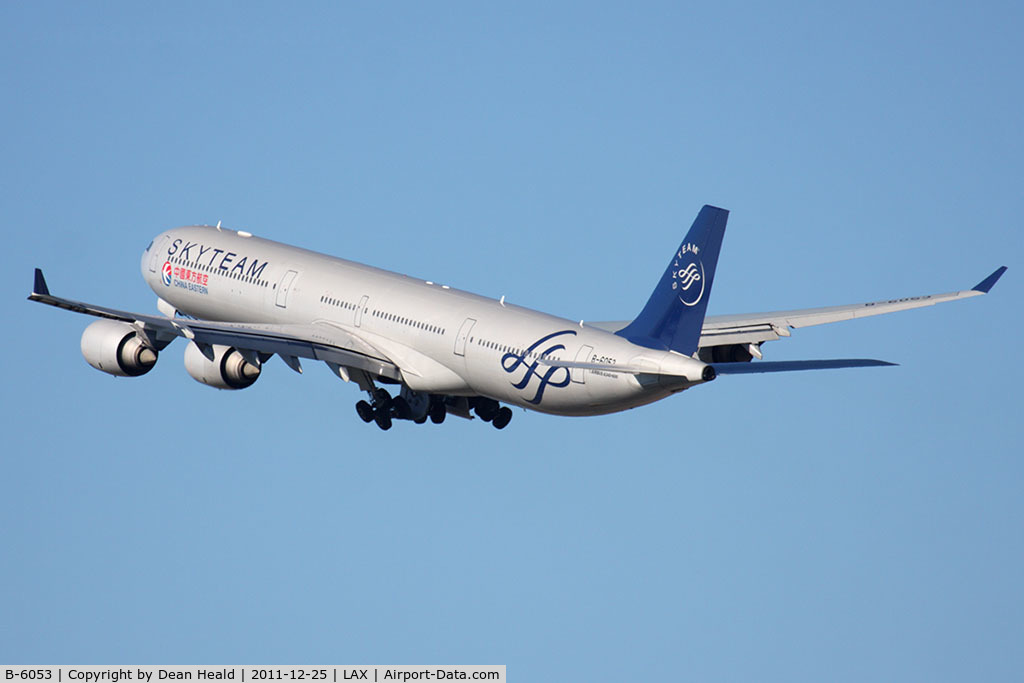 B-6053, 2004 Airbus A340-642 C/N 577, China Eastern B-6053 (FLT CES586) in the Skyteam livery climbing out from RWY 25R en route to Shanghai Pudong Intl (ZSPD/PVG).