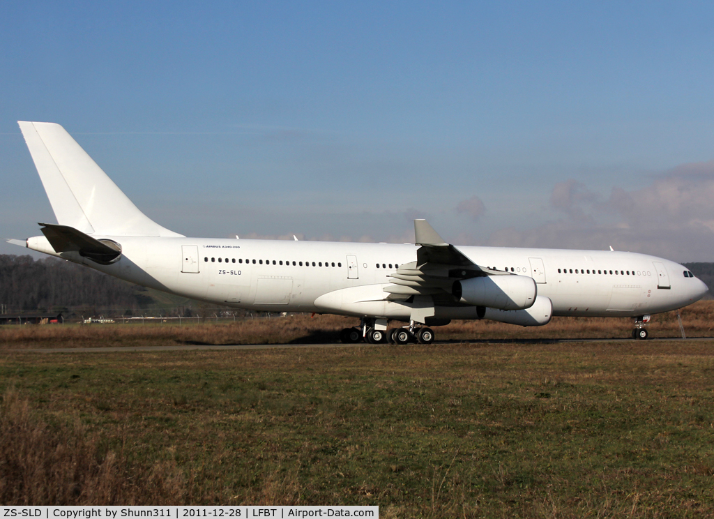 ZS-SLD, 1993 Airbus A340-211 C/N 019, Stored and waiting scrapping process...