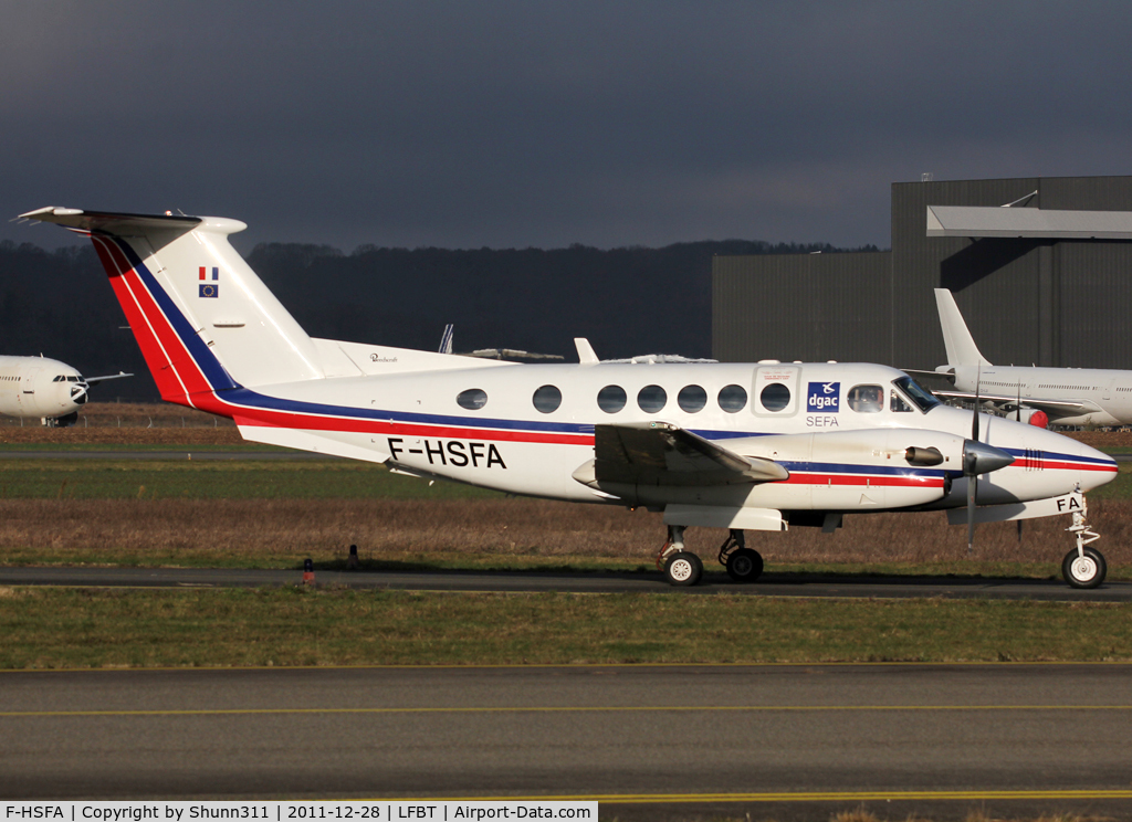 F-HSFA, 2007 Hawker Beechcraft B200GT King Air C/N BY-16, Taxiing to the airport via Bravo taxiway...