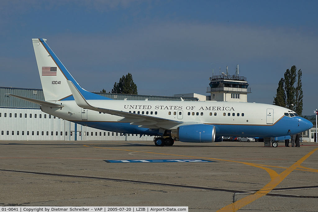 01-0041, 2002 Boeing C-40B (737-7FD BBJ) C/N 33080, USAF Boeing 737-700