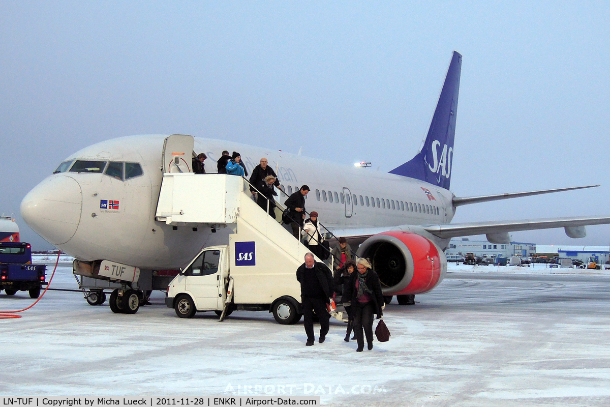 LN-TUF, 1999 Boeing 737-705 C/N 28222, Just arrived in Kirkenes