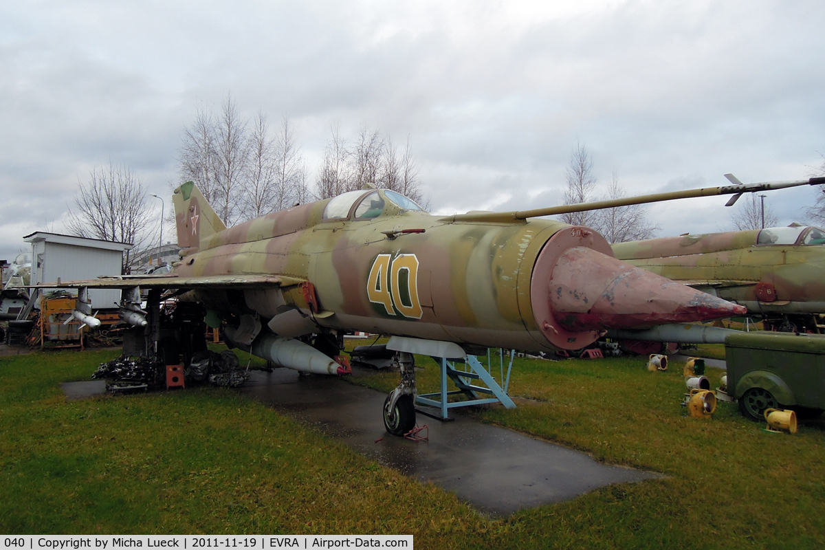 040, Mikoyan-Gurevich MiG-21ST C/N 50029804/2137, At the Aviomuzejs, Riga