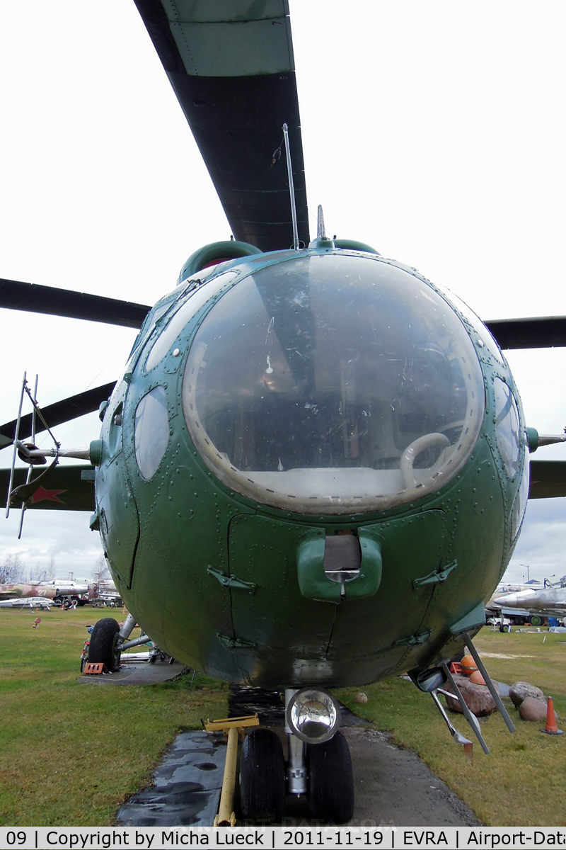 09, Mil Mi-6 Hook C/N 10680704W, At the Aviomuzejs, Riga