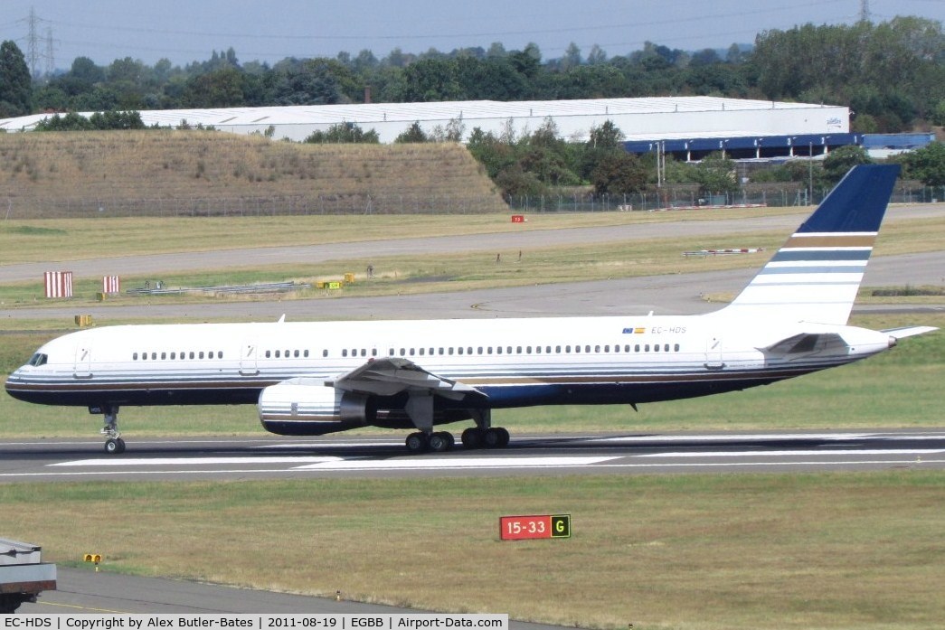 EC-HDS, 1999 Boeing 757-256 C/N 26252, Powering down the runway