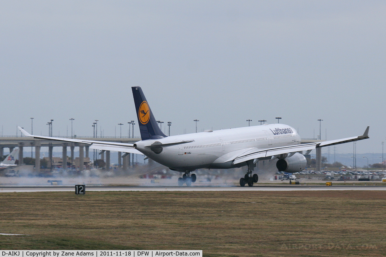 D-AIKJ, 2005 Airbus A330-343X C/N 701, Lufthansa landing at DFW