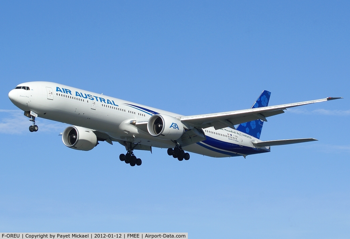 F-OREU, 2010 Boeing 777-39M/ER C/N 37434, Final for rwy 30