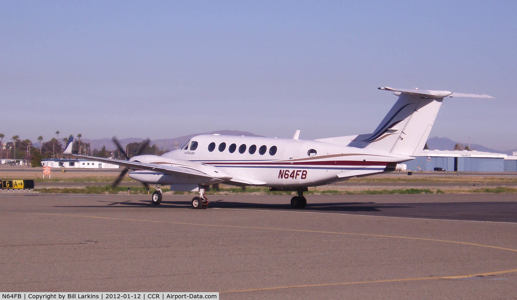 N64FB, 2000 Raytheon Aircraft Company B300 C/N FL-308, Visitor