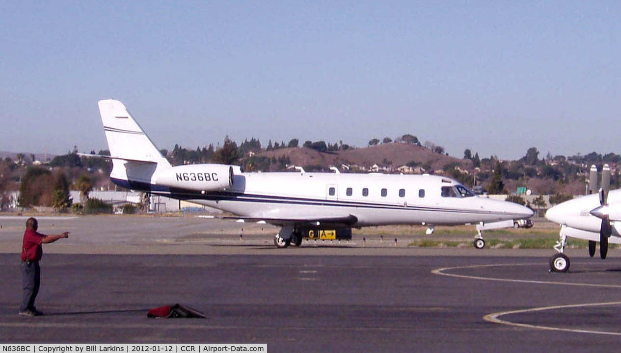 N636BC, Israel Aircraft Industries IAI-1125 Westwind Astra C/N 039, Being directed to parking spot.