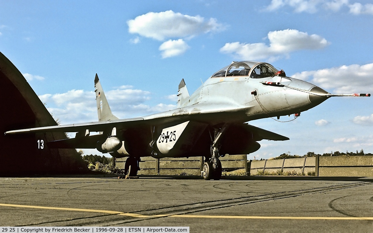 29 25, Mikoyan-Gurevich MiG-29GT C/N N50903011408, static display