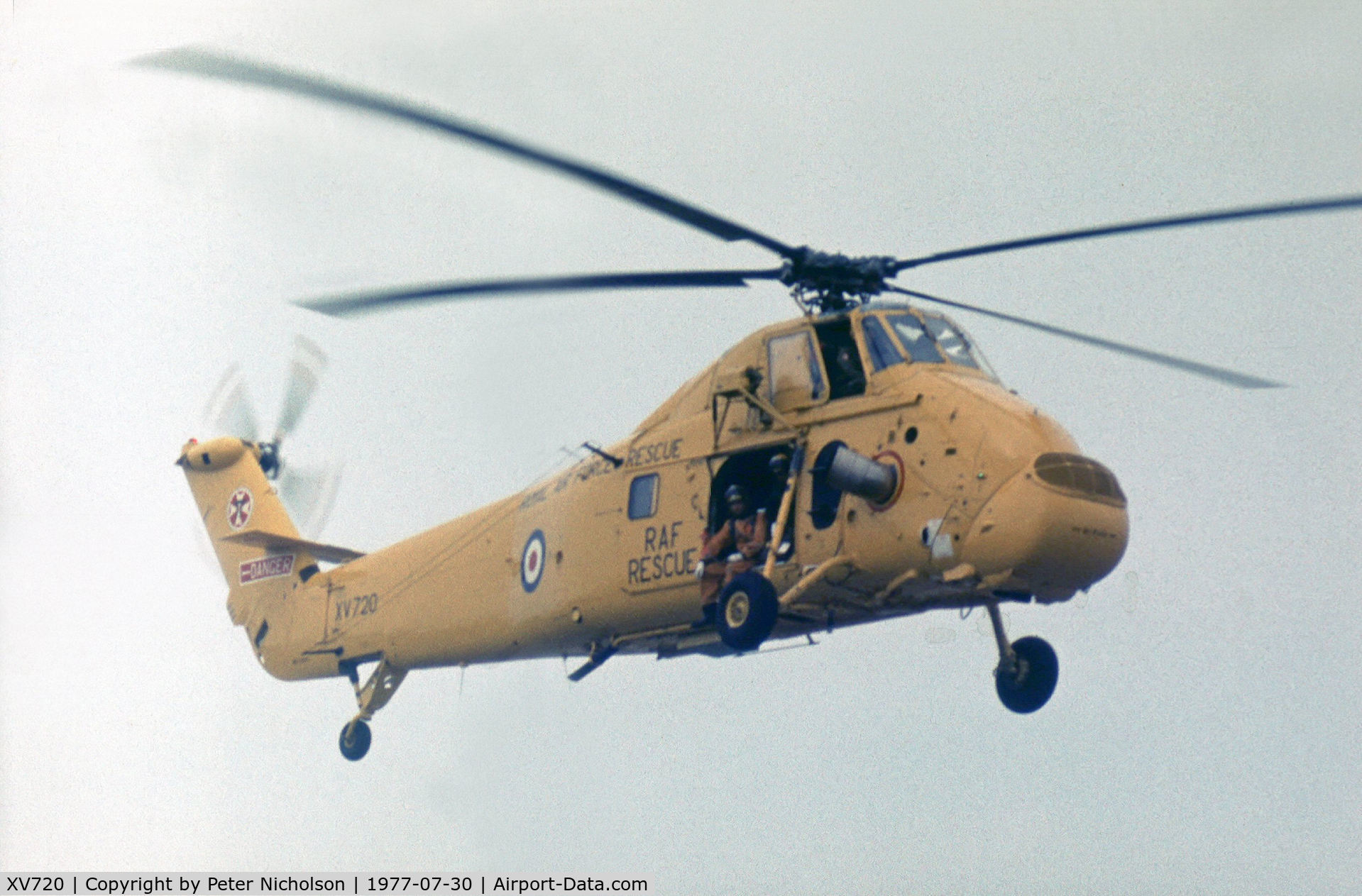 XV720, Westland Wessex HC.2 C/N WA615, Wessex HAR.2 of 22 Squadron opened the 1977 RAF Finningley Airshow.