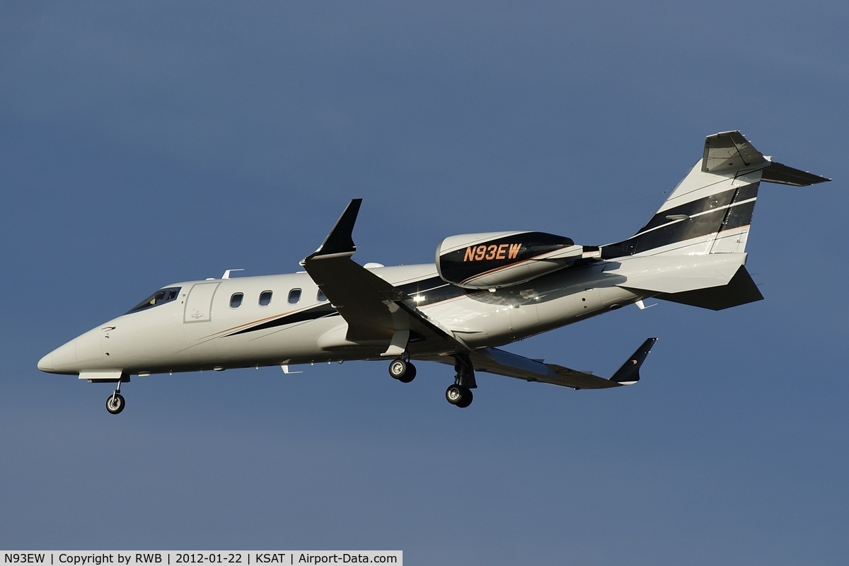 N93EW, Learjet Inc 60 C/N 402, On approach 30L