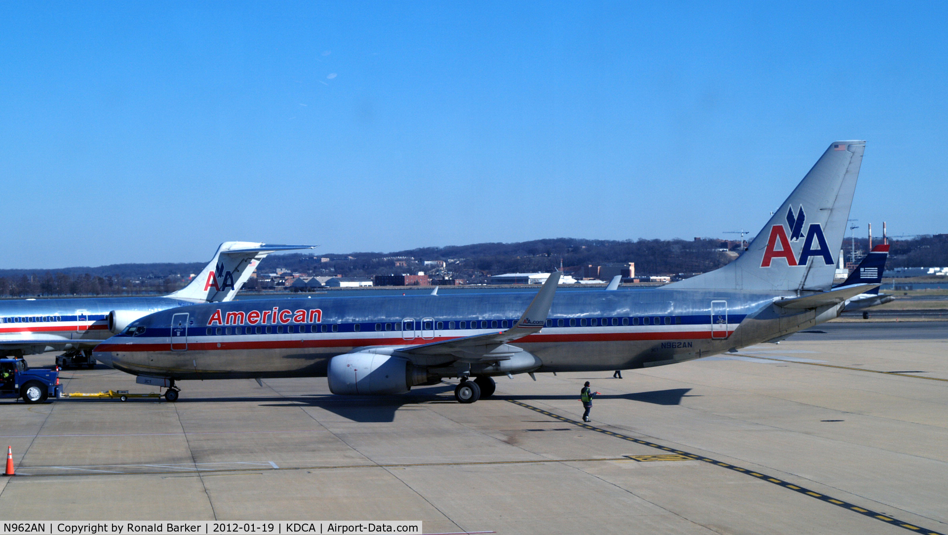 N962AN, 2001 Boeing 737-823 C/N 30858, DCA, VA