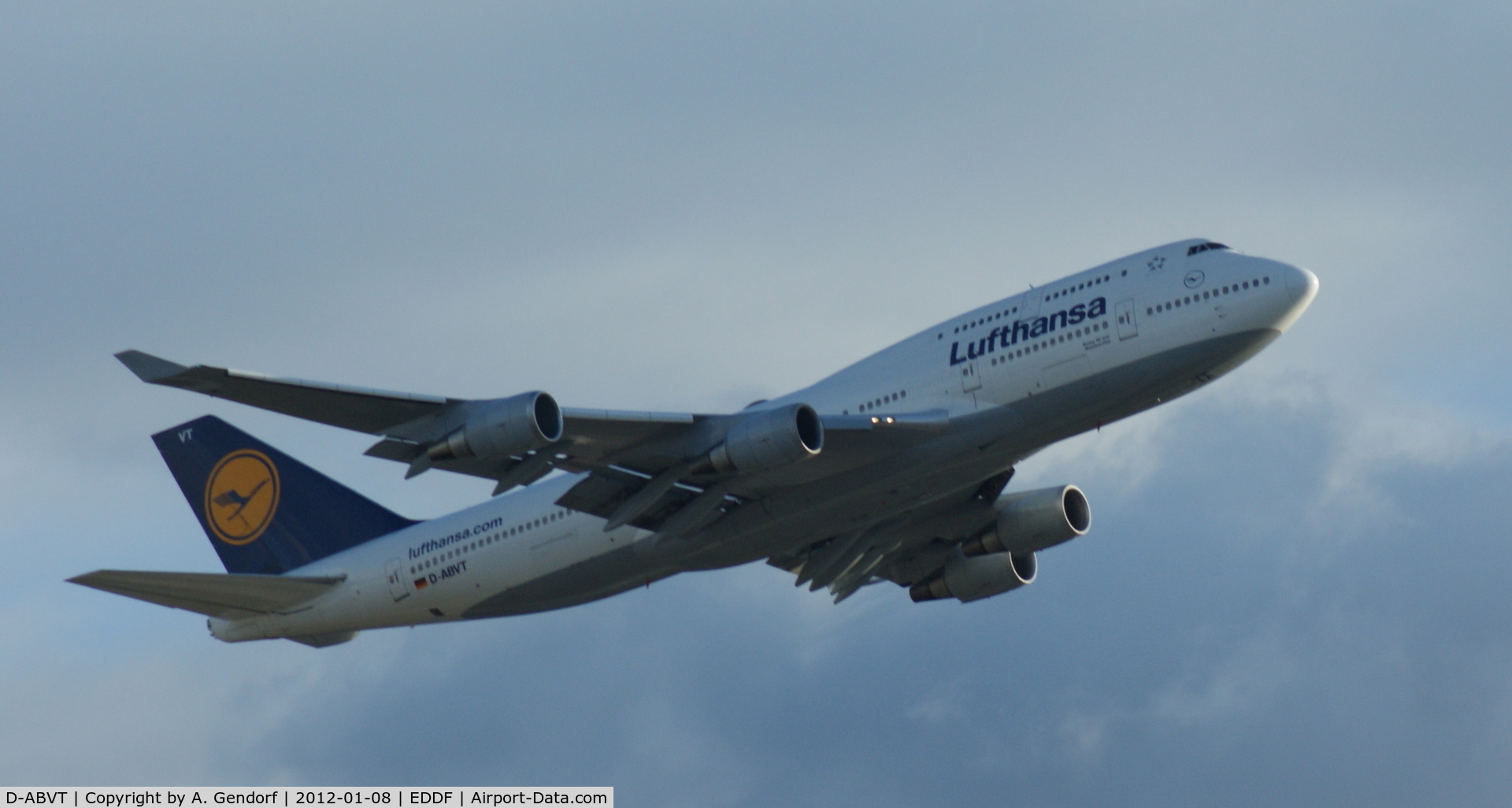 D-ABVT, 1997 Boeing 747-430 C/N 28287, Lufthansa, climbing out at Frankfurt Int´l (EDDF) after take off on runway 25C