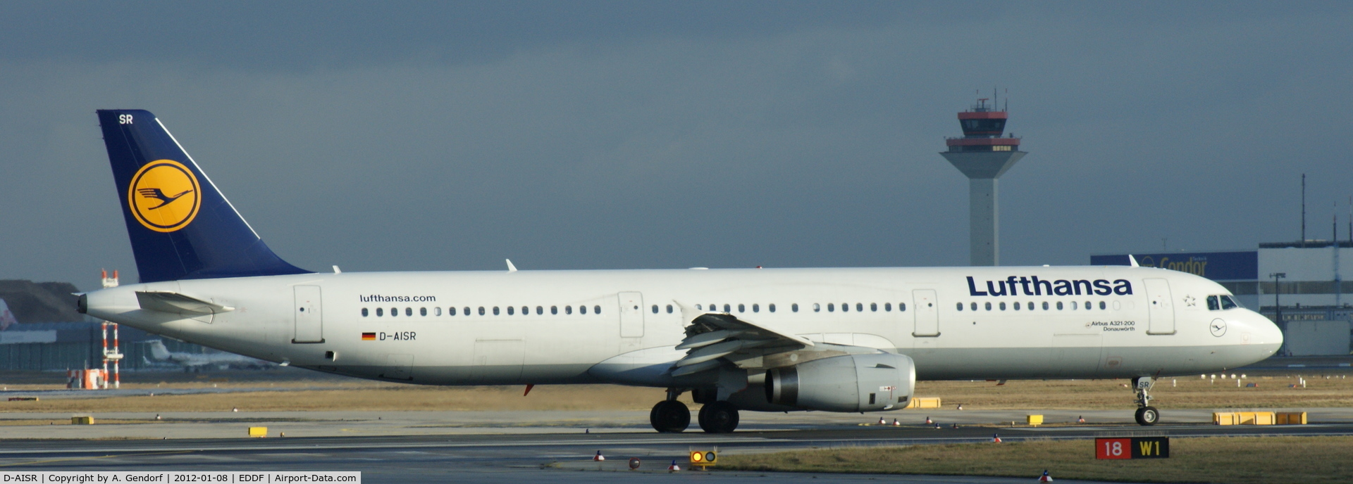 D-AISR, 2009 Airbus A321-231 C/N 3987, Lufthansa, waiting on runway 18 for take off at Frankfurt Int´l (EDDF)