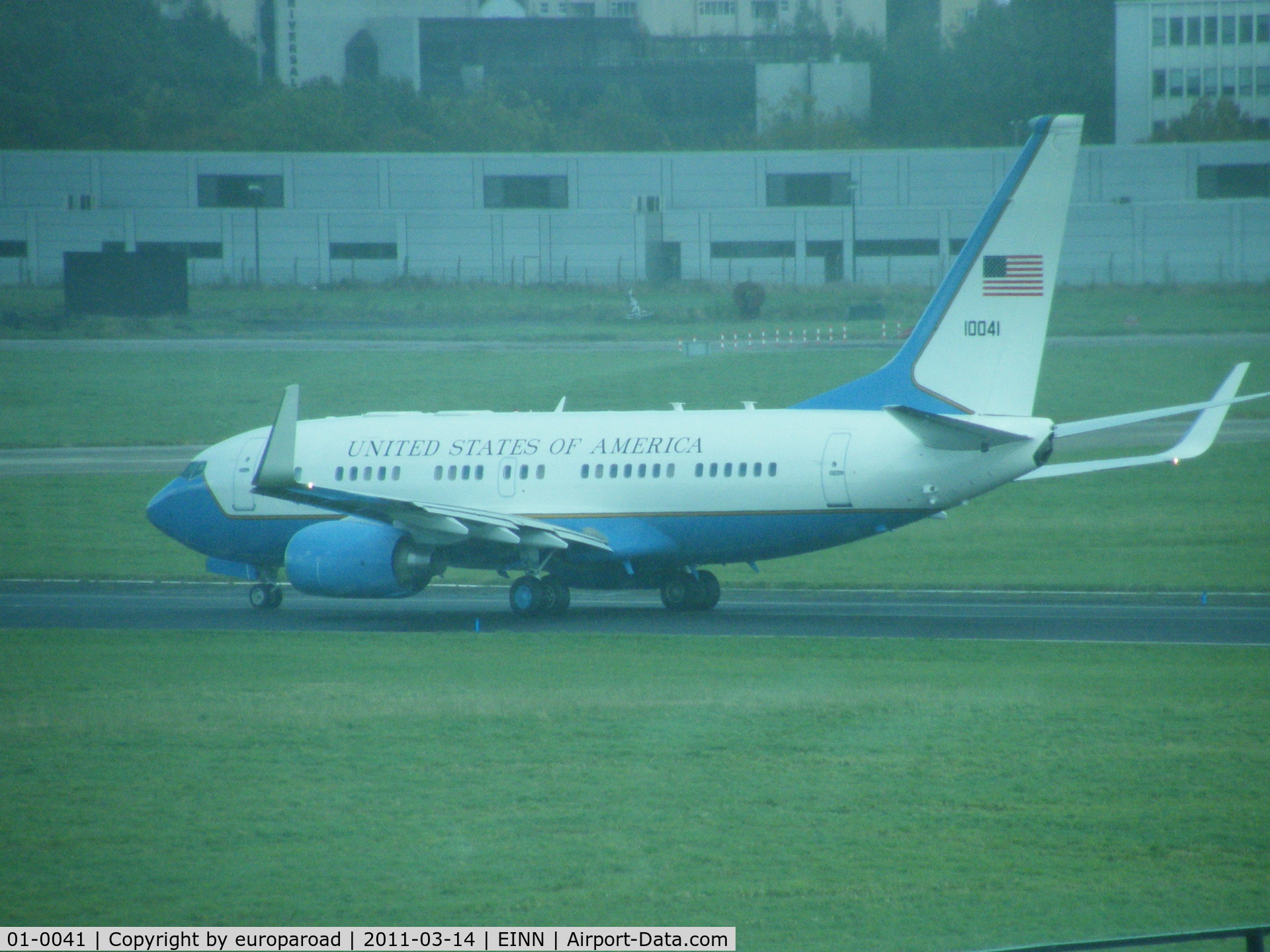 01-0041, 2002 Boeing C-40B (737-7FD BBJ) C/N 33080, departing