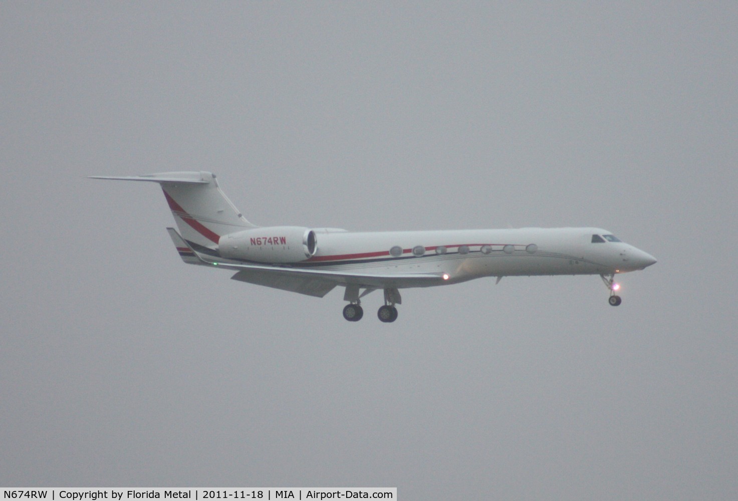 N674RW, 2009 Gulfstream Aerospace GV-SP (G550) C/N 5234, Coca Cola G550 landing in the rain, in town for NASCAR Homestead race