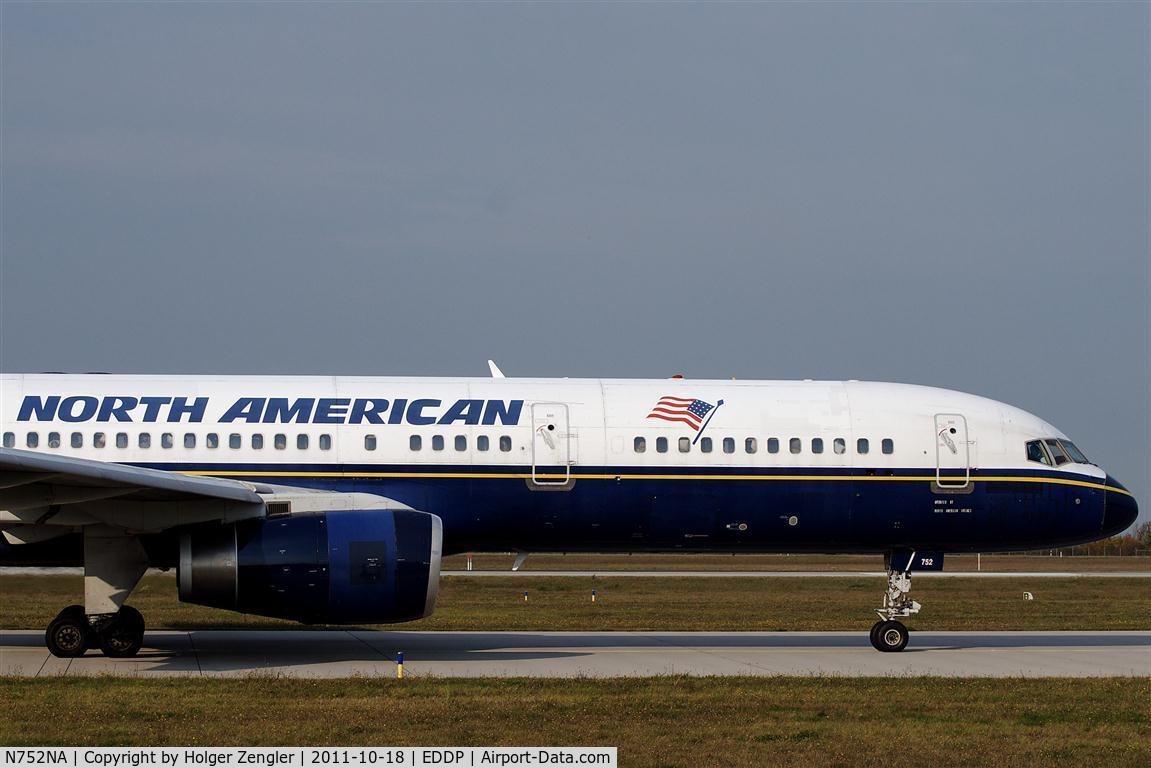 N752NA, 1999 Boeing 757-28A C/N 28174, Fox face is taxiing to rwy 26R...