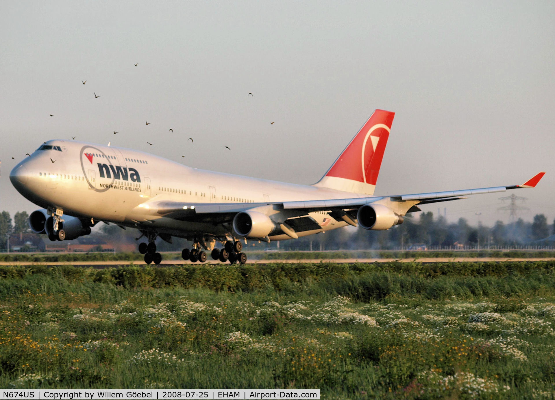 N674US, 1999 Boeing 747-451 C/N 30269, Landing on runway R18 of Schiphol Airport