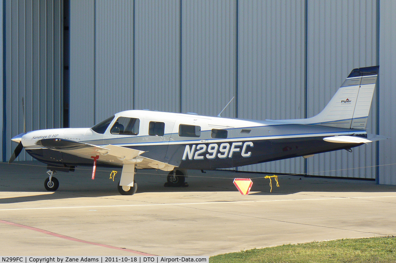 N299FC, 1999 Piper PA-32R-301 C/N 3246149, At Denton Municipal Airport