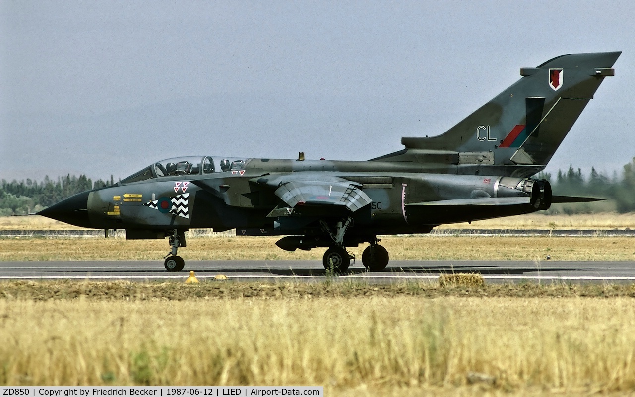 ZD850, 1985 Panavia Tornado GR.1 C/N 447/BS148/3204, taxying to the active