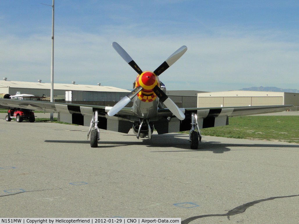 N151MW, 1945 North American P-51D Mustang C/N 124-48386, Getting ready for a passenger flight