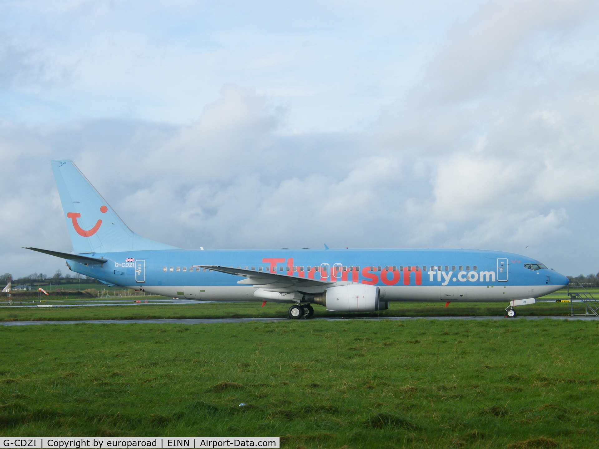 G-CDZI, 2000 Boeing 737-804 C/N 28229, This aircraft arrived for painting at shannon for painting into jet 2