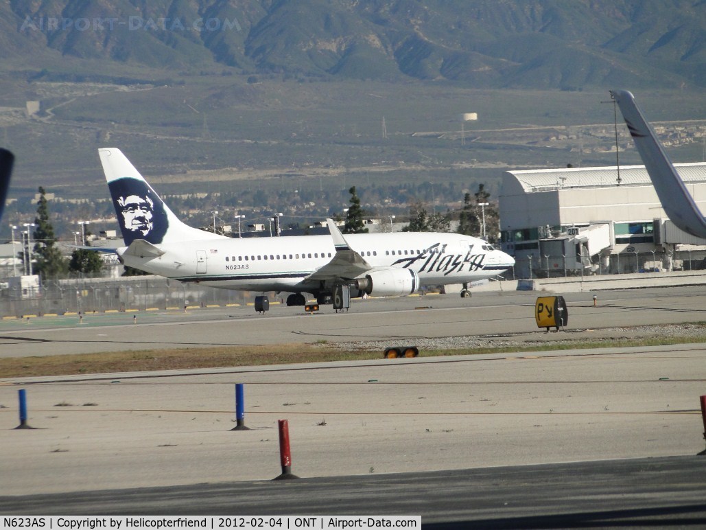 N623AS, 2000 Boeing 737-790 C/N 30166, Taxiing back to terminal after landing on runway 26R