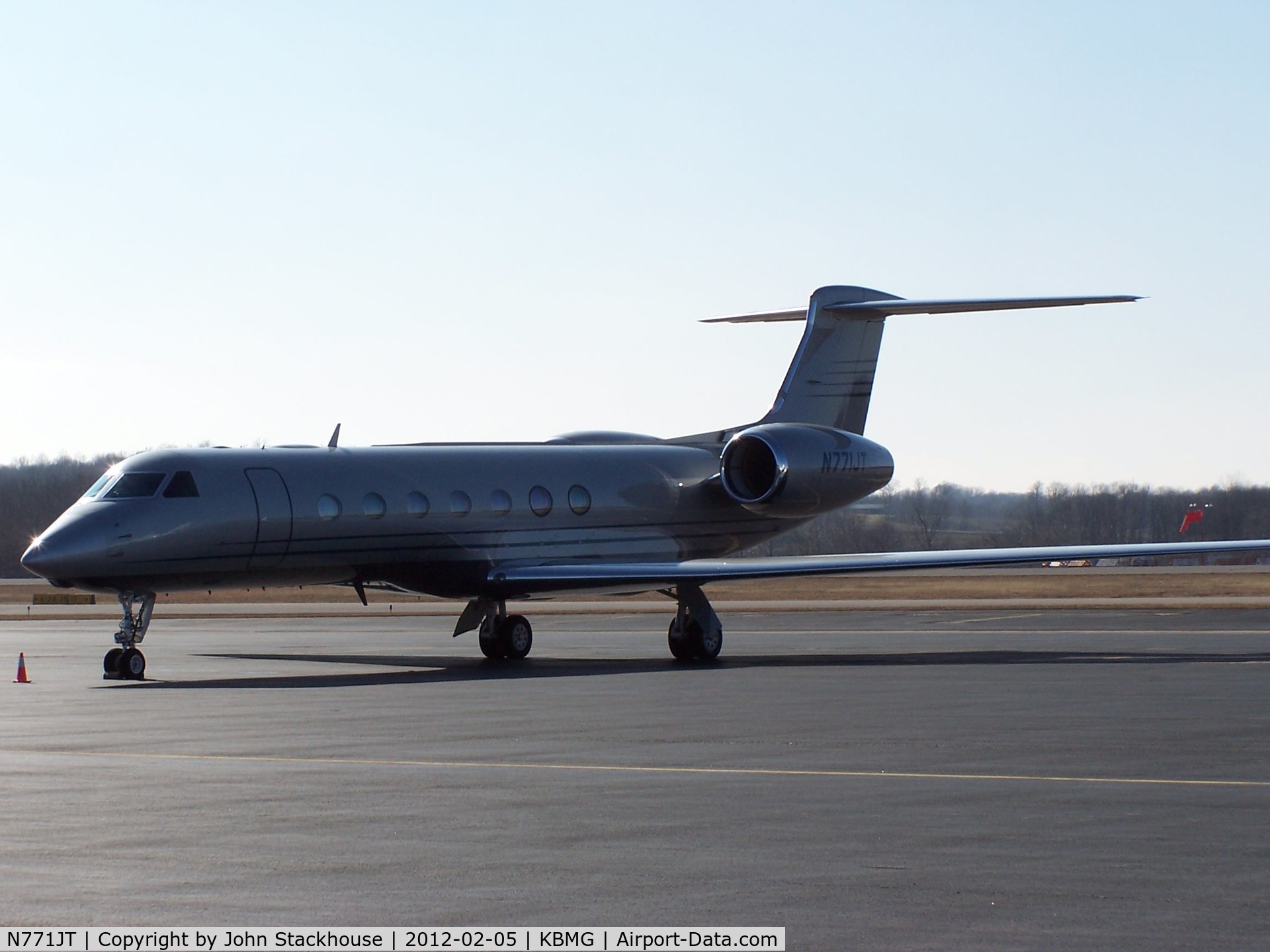 N771JT, 2005 Gulfstream Aerospace GV-SP (G550) C/N 5089, John Travolta in for the Super Bowl in Indy.  Aircraft is at KBMG - Bloomington, IN