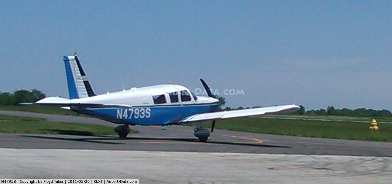 N4793S, 1969 Piper PA-32-260 Cherokee Six C/N 32-1180, Getting ready for a flight out of Lees Summitt
