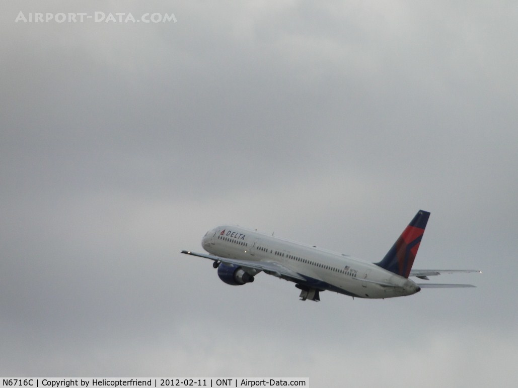 N6716C, 2001 Boeing 757-232 C/N 30838, Retracting landing gear and Flt DAL1768 is enroute to Atlanta - Hartsfield-Jackson International Airport